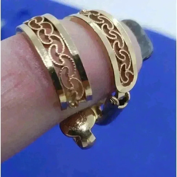 Vintage 12k Gold plated Earrings Wide Filigree Hoops Clip Winard 1940s - Picture 2 of 6